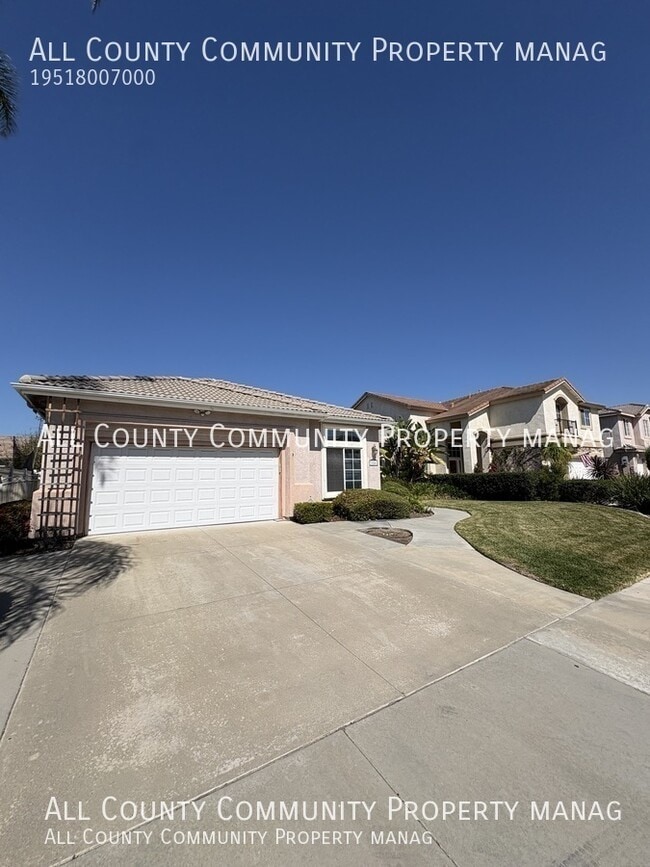 Building Photo - 39862 De Vendome Ct