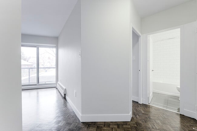 Building Photo - 245 Lakeshore Drive