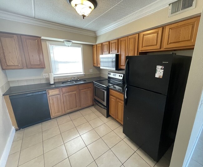 Building Photo - 2 Bed/1 Bath, Ground Floor Condo at Palms ...