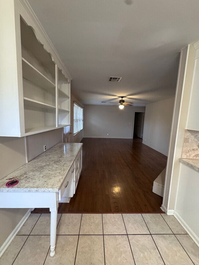 Foto del edificio - 572 Farmington Rd