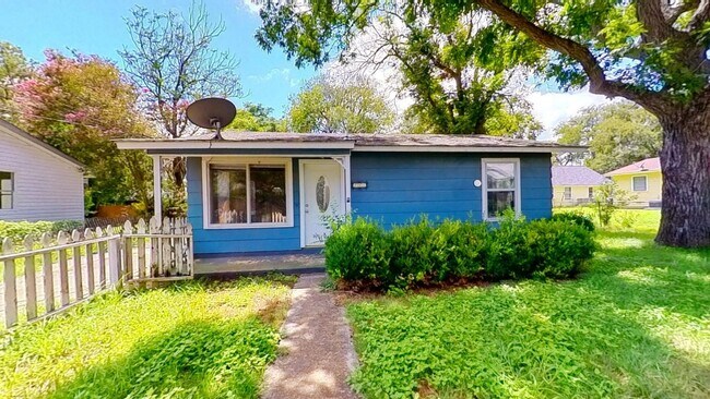 Building Photo - 210 Jackman St