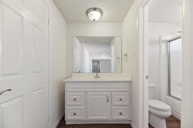 Foto del edificio - 16405 Cornuta Apartments