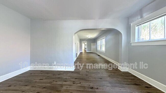 Foto del edificio - 1827 Quincy St S