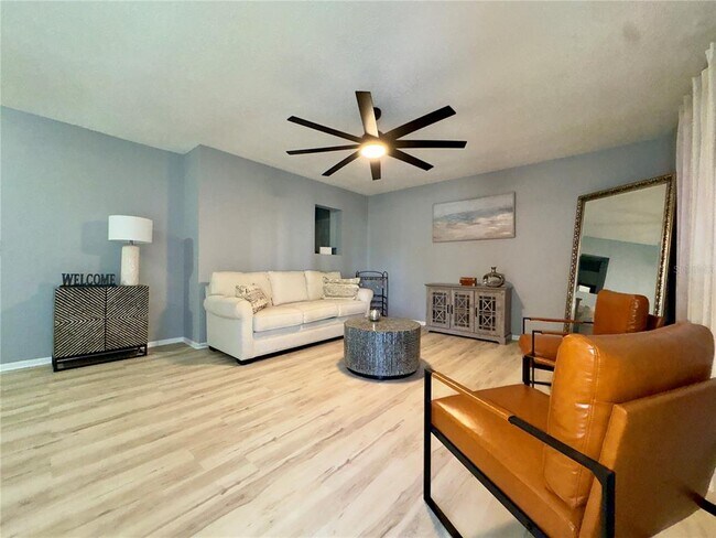 Foto del edificio - 13543 Longwood Ave