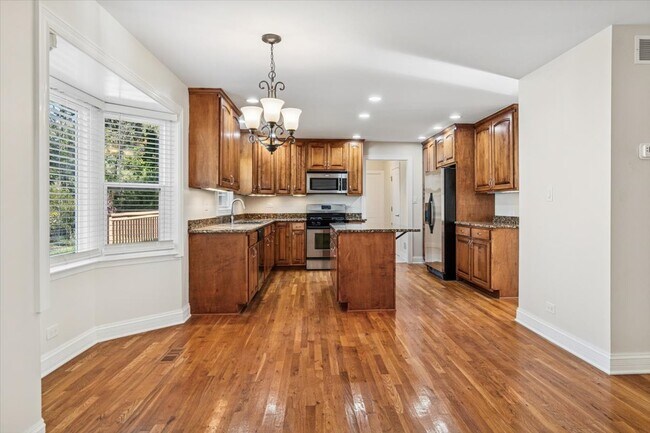 Foto del edificio - 1145 Sequoia Rd