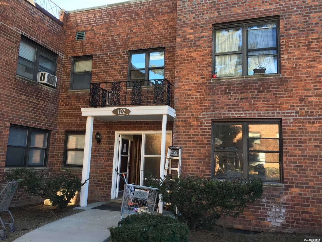 Primary Photo - 120 Division Ave