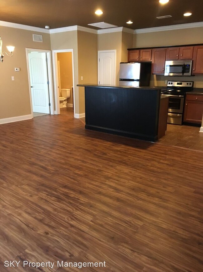 Building Photo - 1 br, 1 bath Apartment - Village at Tradit...