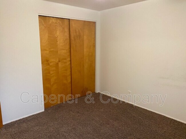Building Photo - 688 S 700 W