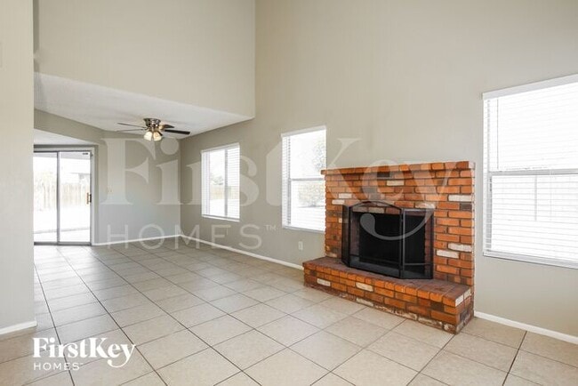 Building Photo - 11226 N 67th Dr