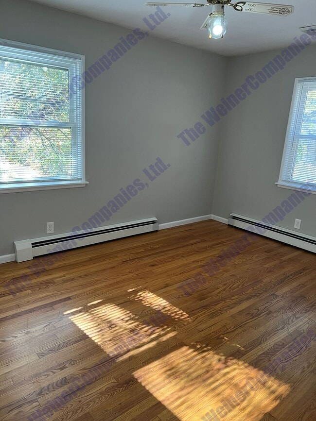 Building Photo - 4 Bedroom, 2 Bathroom Home for Sublease