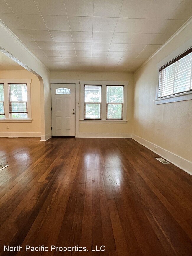 Foto del edificio - 2 br, 1 bath House - 3836 23rd Ave SW