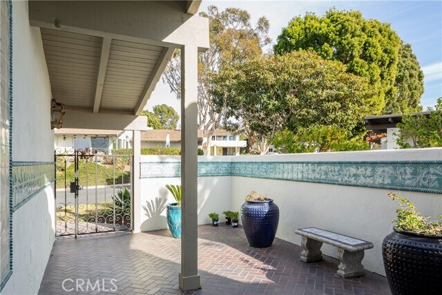 Building Photo - 319 Avenida Cerritos