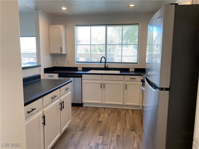 Foto del edificio - 9330 W Maule Ave