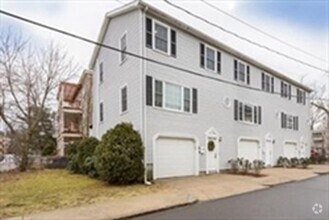 Building Photo - 18 Plainfield St