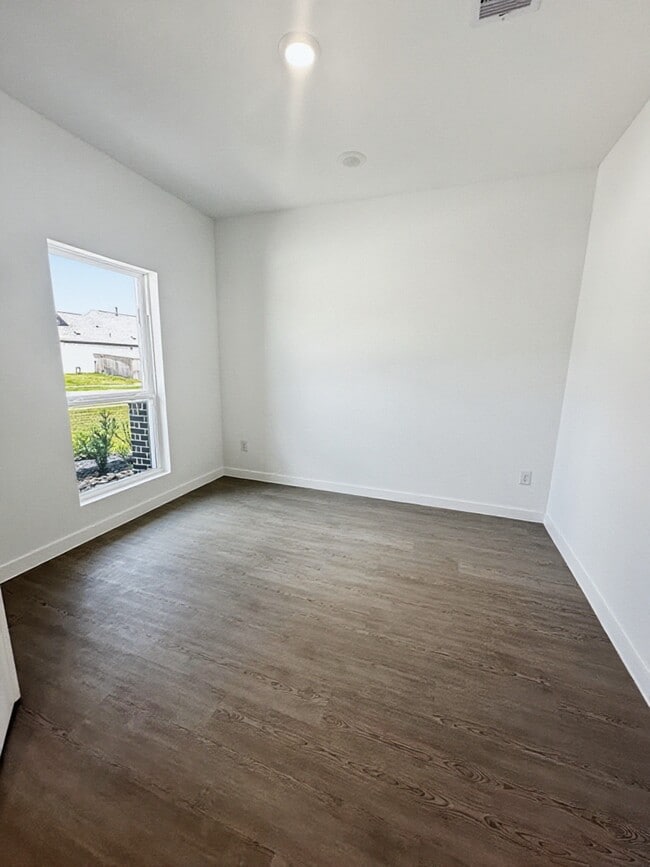 Building Photo - 26915 Nightingale Songs Dr