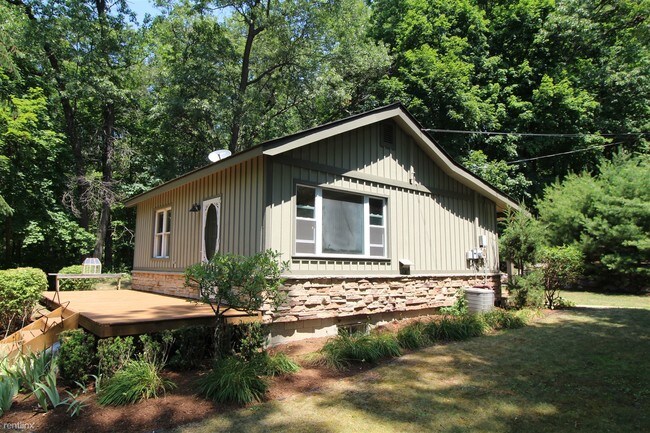 Foto del edificio - 1 br, 1 bath House - 1280 Pettibone Lake Rd