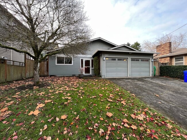 Building Photo - Beautiful Ranch Style House 3 Bed 2 Bath + Bonus Room in North Portland!! Great Backyard, Hardwoo...