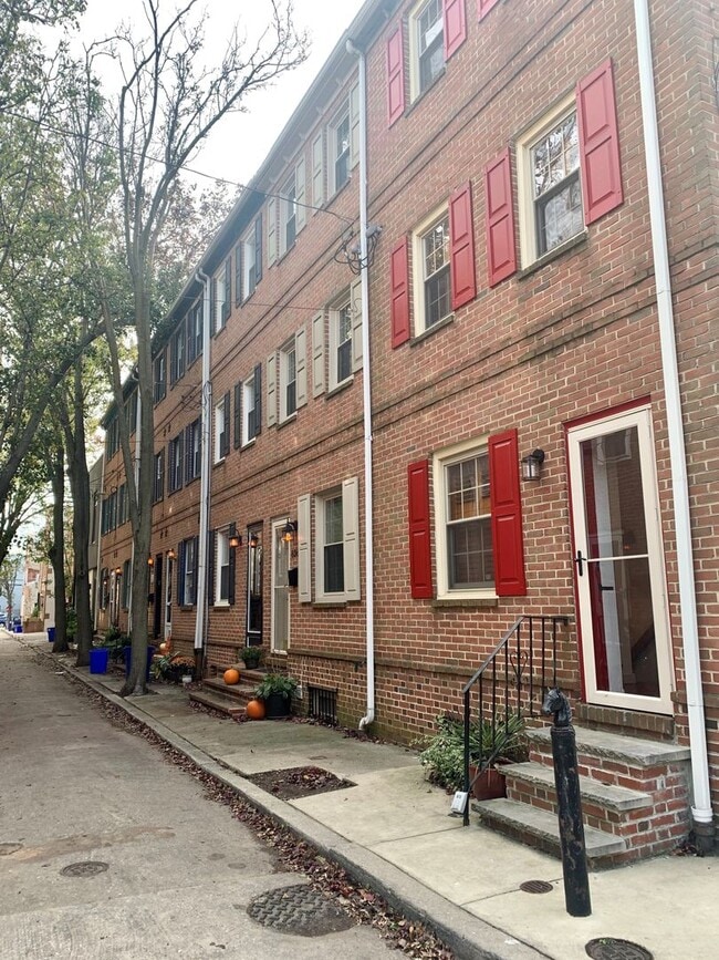 Building Photo - 838 Kater St
