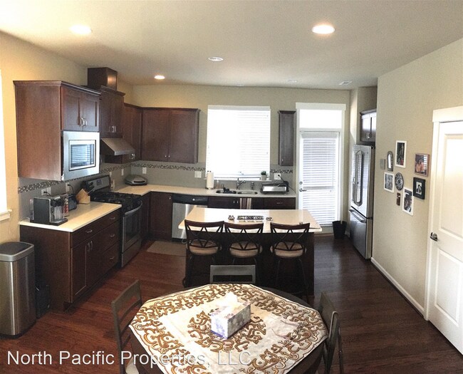 4 br, 3.5 bath House 9938 NE 138th Pl House Rental in Kirkland, WA