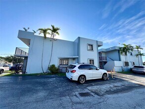 Building Photo - 1340 W 41st St