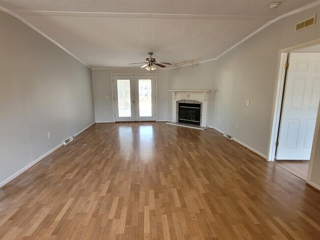 Building Photo - 410 Birch Dr