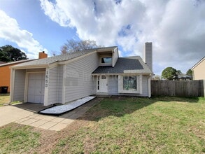 Building Photo - 1553 Beachview Dr