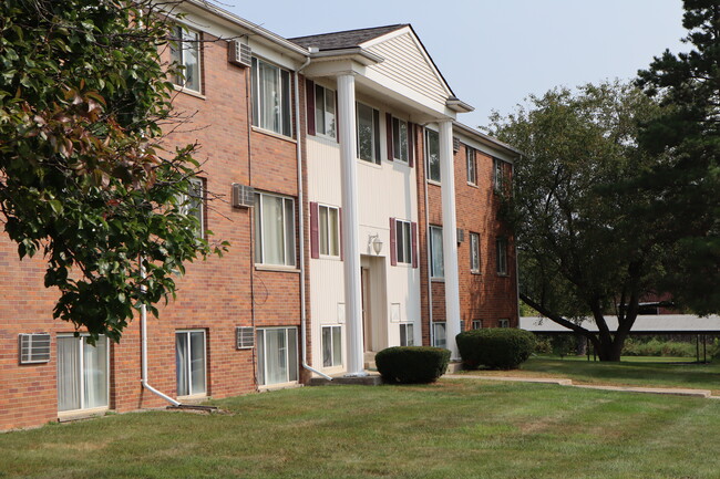 Building Photo - Riverbend Apartments