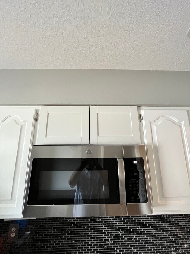 Microondas - 101 S Rock Rd