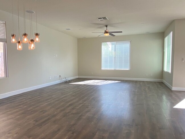 Building Photo - Available Now - Beautiful home in Westpark!