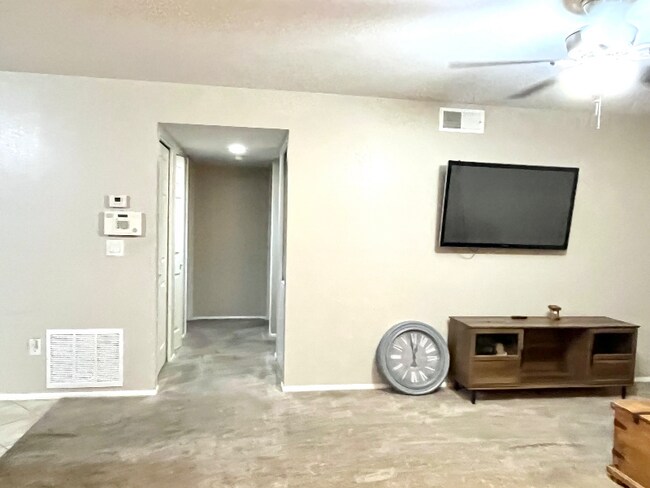 Foto del edificio - 1014 E Spence Ave