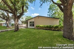 Foto del edificio - 4119 Tamarak Dr