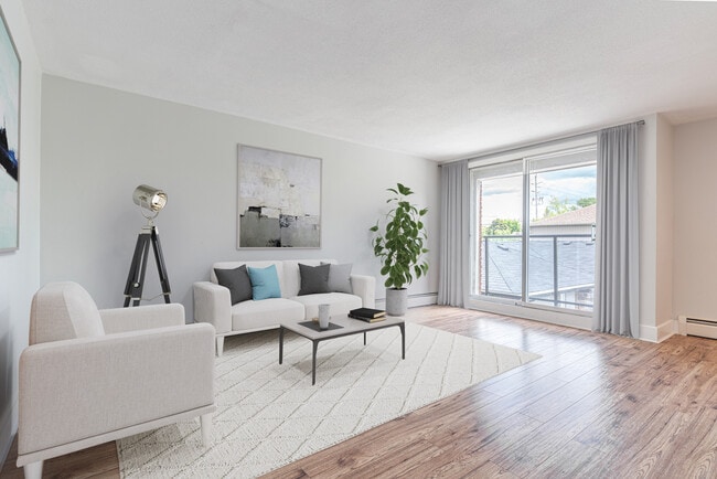 Building Photo - 543 Mornington