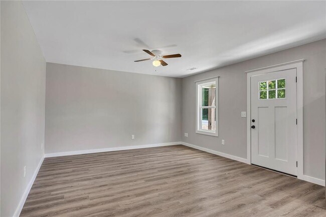 Foto del edificio - 411 Hardy Ave SW