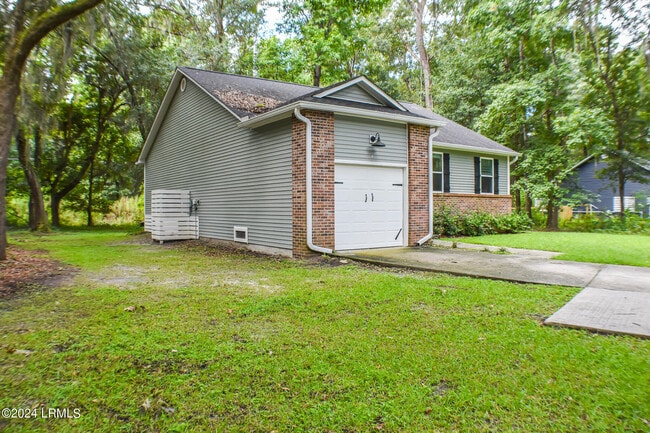 Building Photo - 19 Arbor Ln