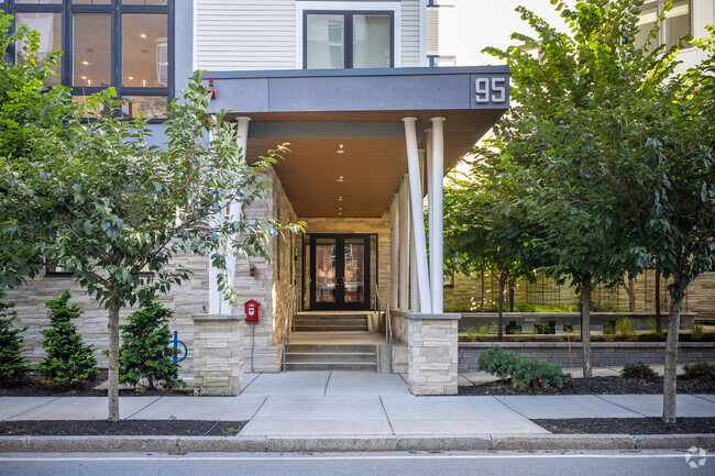 Entrada del edificio - The Brook Luxury Apartments of Cambridge