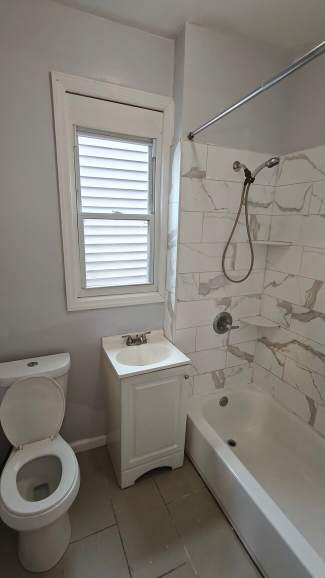 Building Photo - 166 Lexington Ave