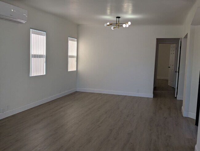 Foto del edificio - 1417-1419 Milton Ave.