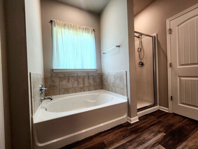 Foto del edificio - For Rent – 4 Bedroom, 2 Bathroom Home in W...