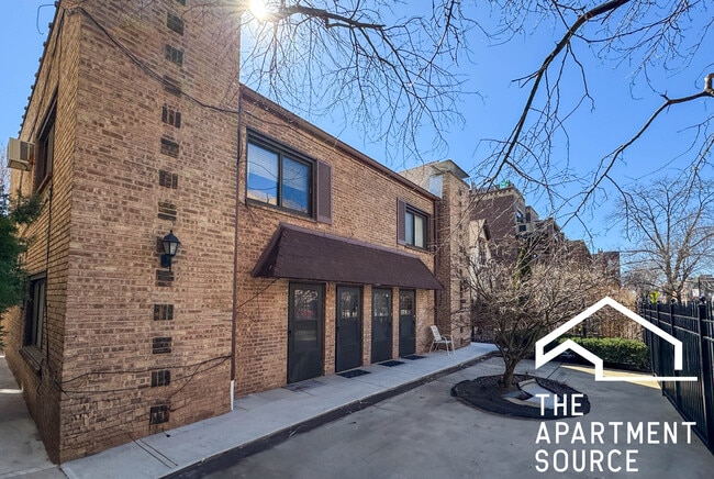 Building Photo - 719 W Diversey Pky