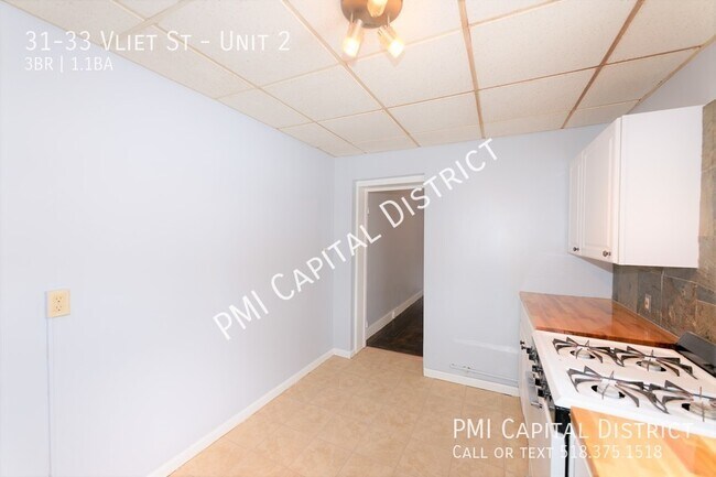 Building Photo - Large Two-Story 3 Bedroom Townhouse with W...