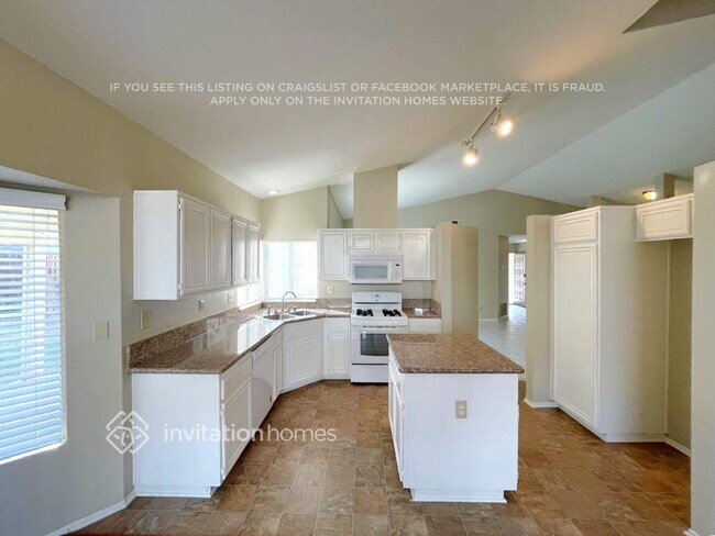 Foto del edificio - 10980 Village Rd