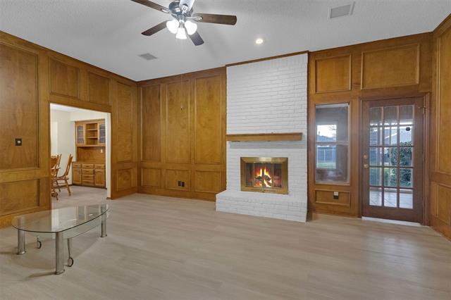 Foto del edificio - 421 Pebblecreek Dr