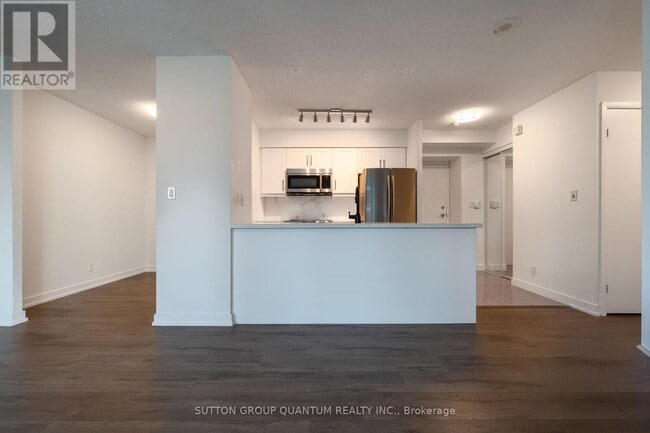 Building Photo - 81 Navy Wharf Ct