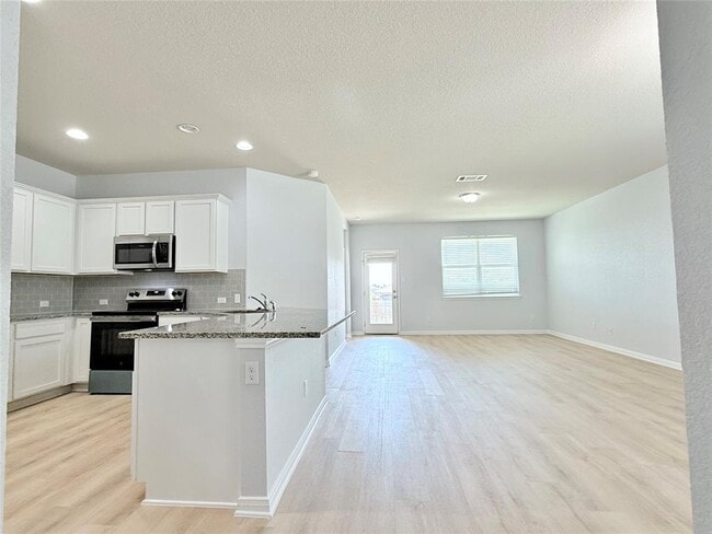 Building Photo - 306 Naset Dr