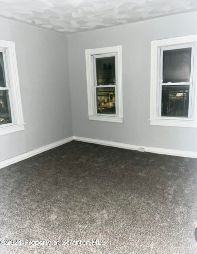 Foto del edificio - 746-748 River St