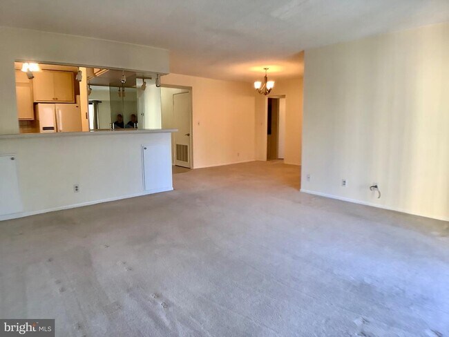 Building Photo - 5903 Mt Eagle Dr