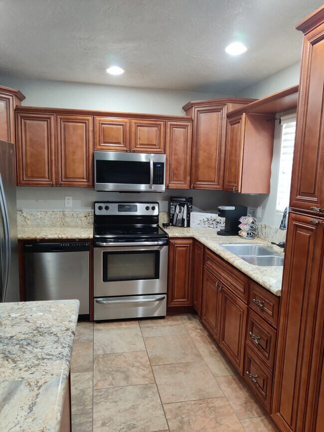 Cocina - 611 S Roselawn Ave
