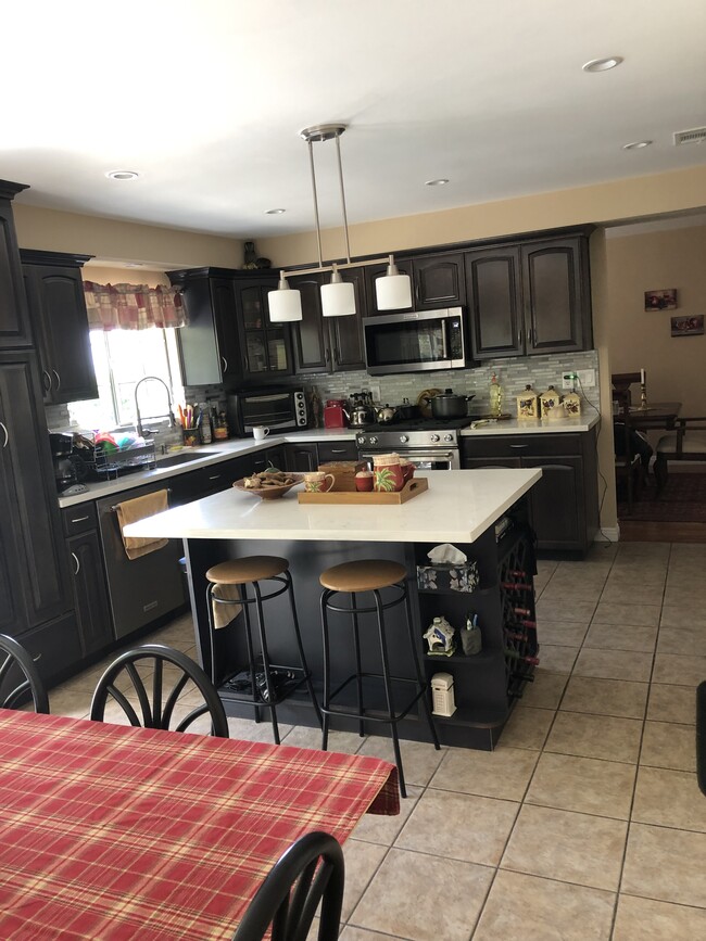 Building Photo - 1986 Sherer Ln