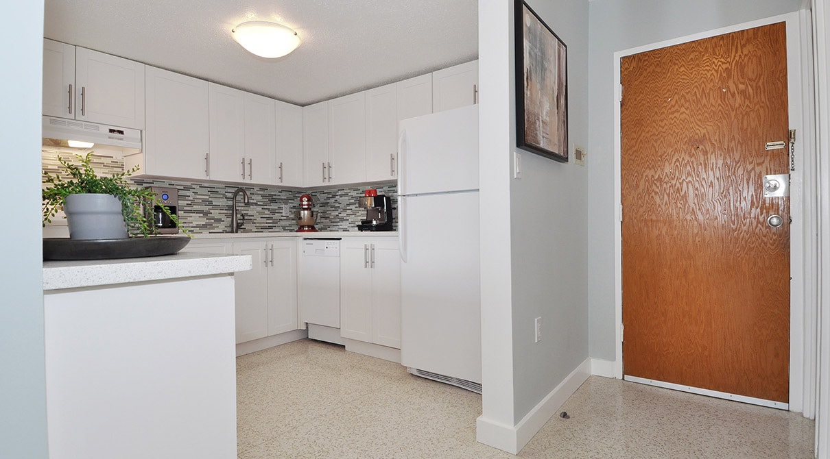 Primary Photo - Crystal Arms