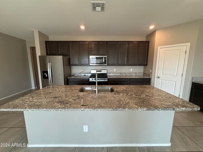 Building Photo - 3415 W Donner Dr